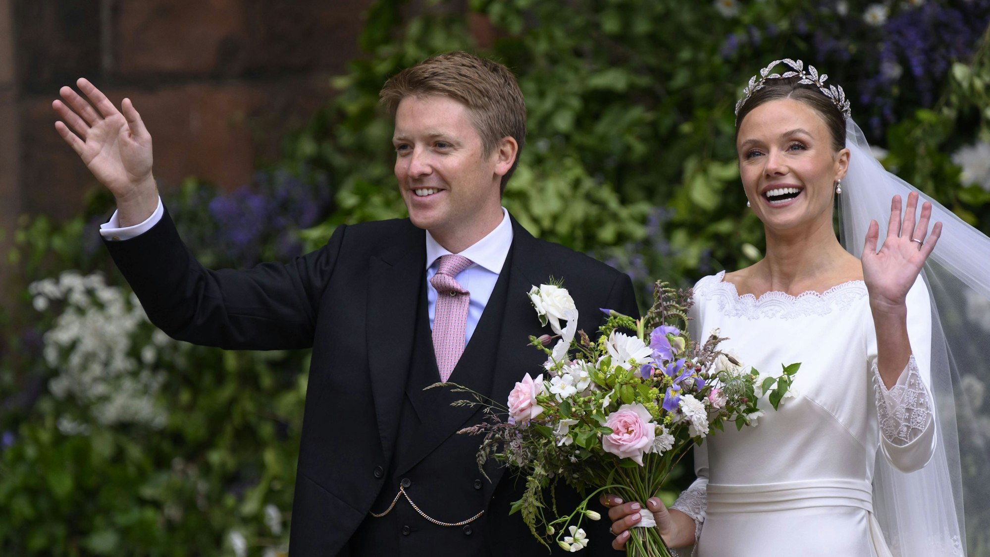 Hugh Grosvenor, der Herzog von Westminster, und Olivia Henson bei ihrer Hochzeit in der Kathedrale von Chester am 7. Juni 2024.