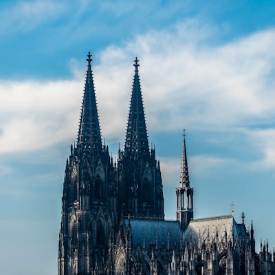 Der Kölner Dom an einem freundlicheren Wintertag im Januar 2026.