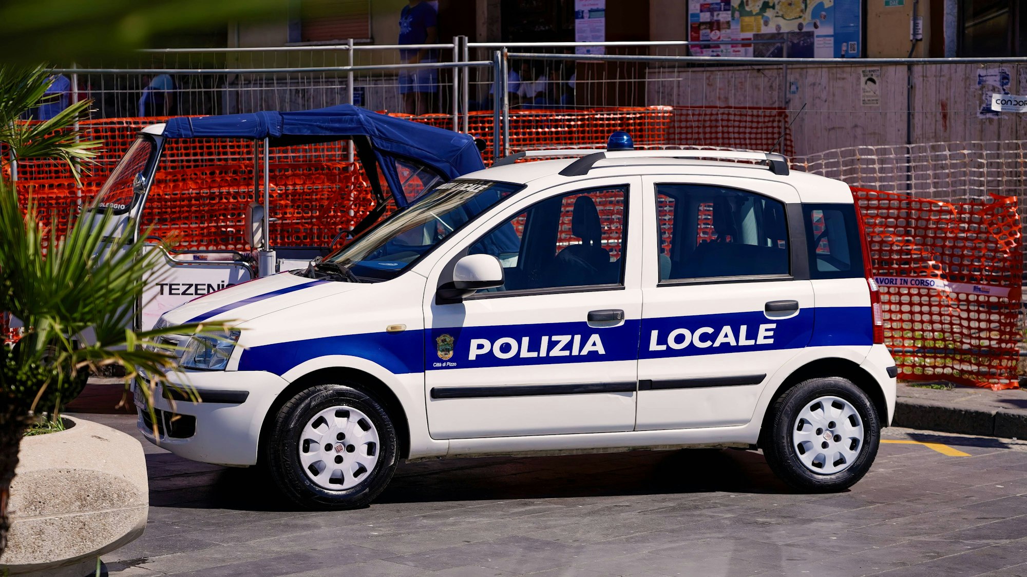 Nach dem Fund dreier Leichen in einem Waldgebiet bei Montagnareale in der Provinz Messina hat die Staatsanwaltschaft von Patti Ermittlungen wegen eines möglichen Tötungsdelikts aufgenommen.