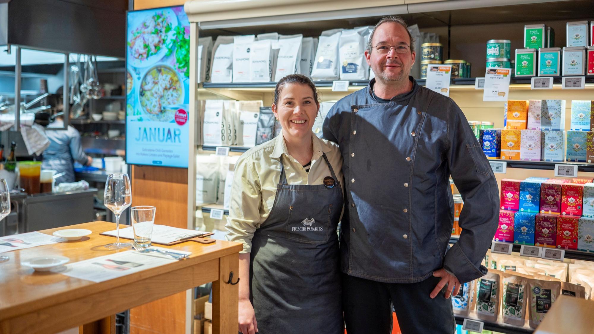 Viktoria Braun und Heiko Müller sind im Bistro zu sehen.