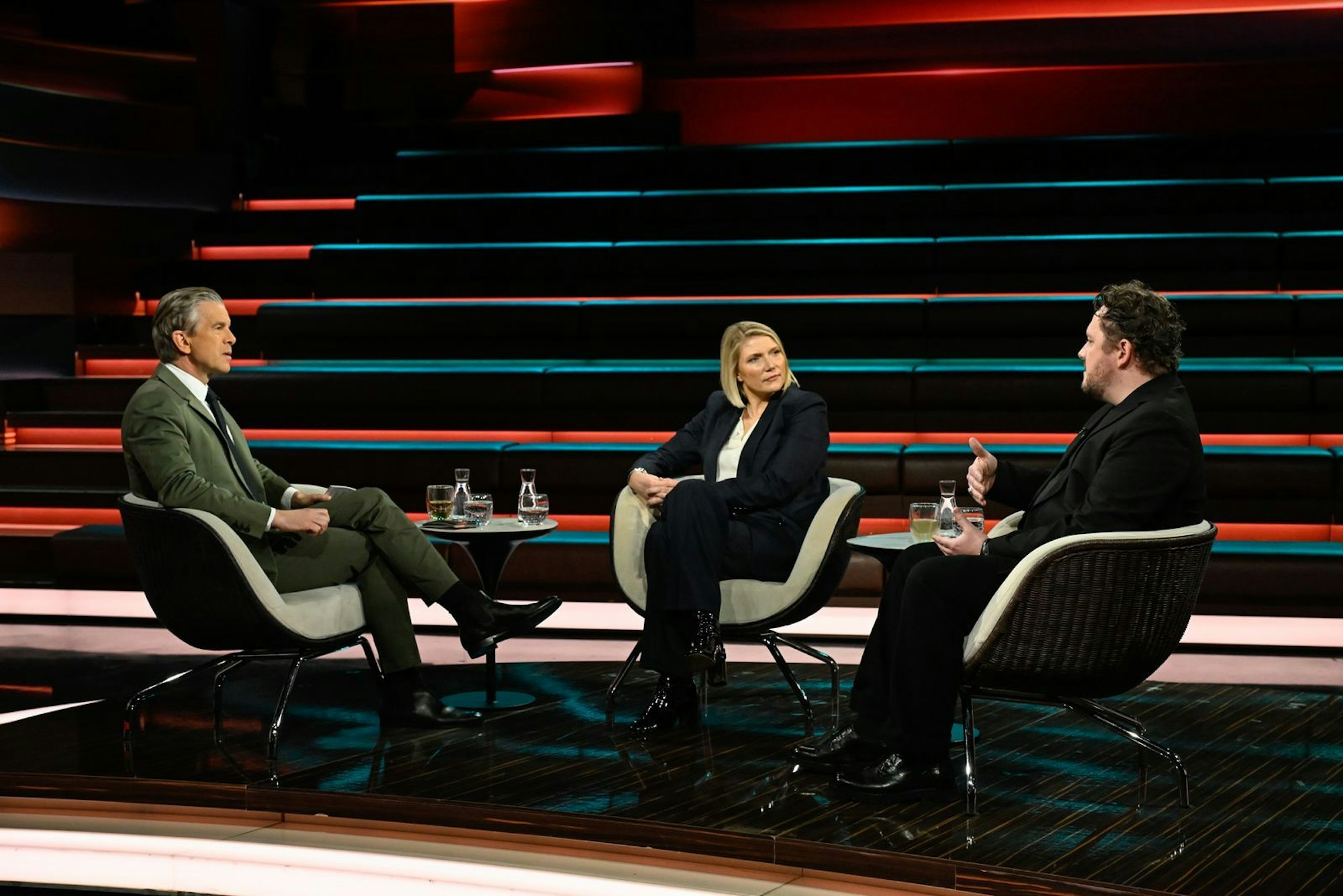 Markus Lanz (links) sprach am Mittwochabend mit der Politologin Cathryn Clüver Ashbrook und dem Journalisten Florian Flade. (Bild: ZDF / Markus Hertrich)
