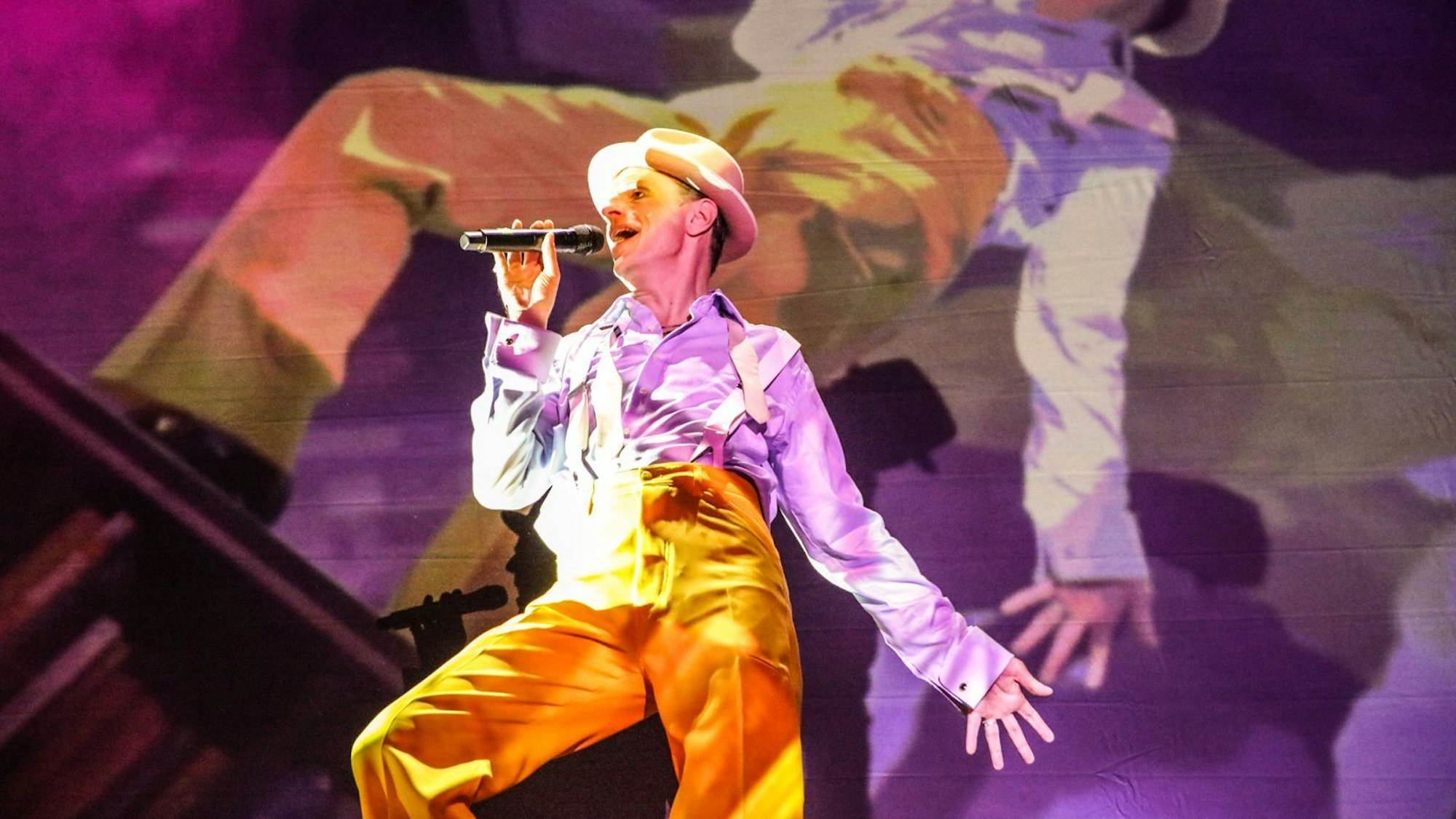 Der Schauspieler Alexander Scheer geht ab März mit „Heroes“ auf Deutschlandtour. (Bild: Just Loomis)