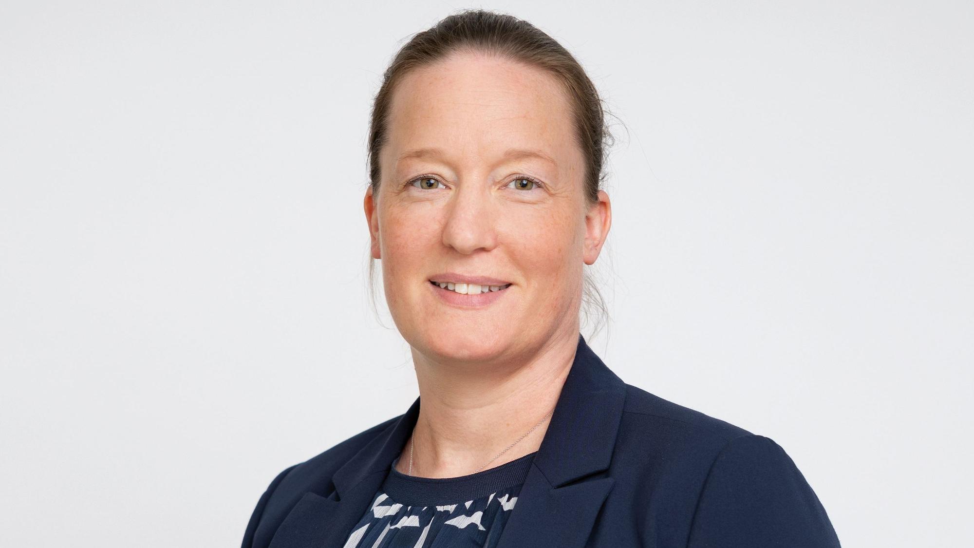 Das Bild zeigt das Portrait einer Frau, Prof. Dr. Marlies Kroetsch.