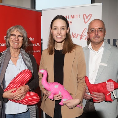 Das Bild zeigt Heike Dueren, Andreas Zindt, Theresa Fuchs und Gero Wiesenhöfer, allesamt vom Förderverein der Sparkasse Köln/Bonn.