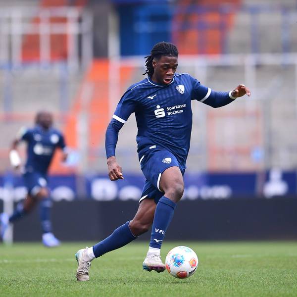 Fußball Herren Regionalliga West Saison 2025/2026 19. Spieltag: VfL Bochum U21, U 21 - Fortuna Köln am 25.01.2026 im Vonovia Ruhrstadion in Bochum David Al-Azzawe Fortuna Köln , links - Aurel Wagbe VfL Bochum U21 , rechts Nordrhein-Westfalen Deutschland *** Soccer Men Regionalliga West Season 2025 2026 19 Matchday VfL Bochum U21 Fortuna Köln on 25 01 2026 at the Vonovia Ruhrstadion in Bochum David Al Azzawe Fortuna Köln , left Aurel Wagbe VfL Bochum U21 , right Nordrhein Westfalen Germany