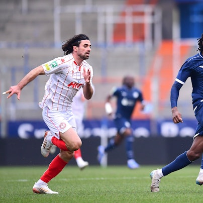 Fußball Herren Regionalliga West Saison 2025/2026 19. Spieltag: VfL Bochum U21, U 21 - Fortuna Köln am 25.01.2026 im Vonovia Ruhrstadion in Bochum David Al-Azzawe Fortuna Köln , links - Aurel Wagbe VfL Bochum U21 , rechts Nordrhein-Westfalen Deutschland *** Soccer Men Regionalliga West Season 2025 2026 19 Matchday VfL Bochum U21 Fortuna Köln on 25 01 2026 at the Vonovia Ruhrstadion in Bochum David Al Azzawe Fortuna Köln , left Aurel Wagbe VfL Bochum U21 , right Nordrhein Westfalen Germany