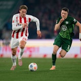 Sebastian Sebulonsen im Laufduell mit Dzenan Pejcinovic.