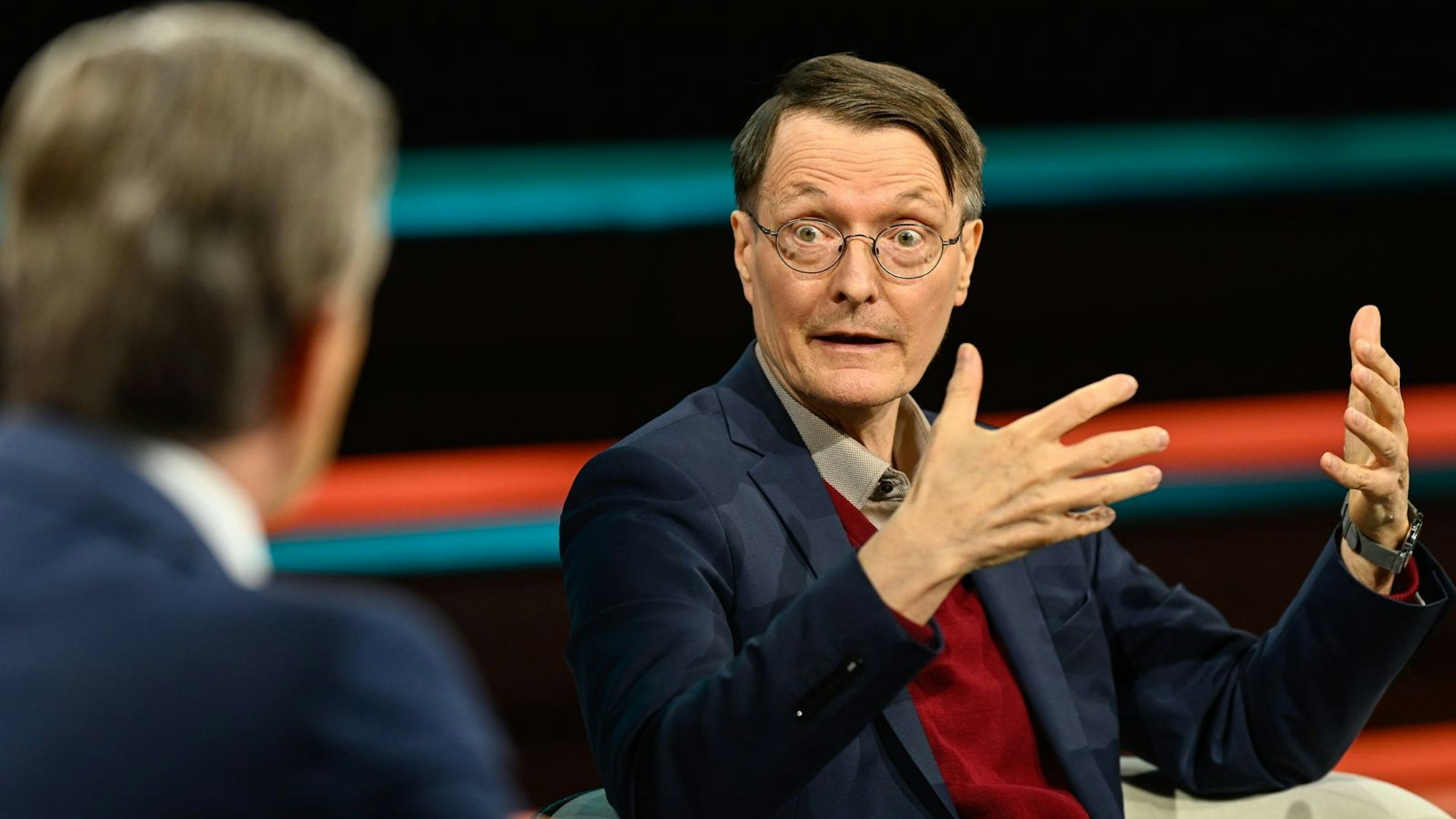 SPD-Politiker Karl Lauterbach ließ es sich bei „Markus Lanz“ nicht nehmen, verbal gegen Friedrich Merz auszuteilen. (Bild: ZDF / Markus Hertrich)