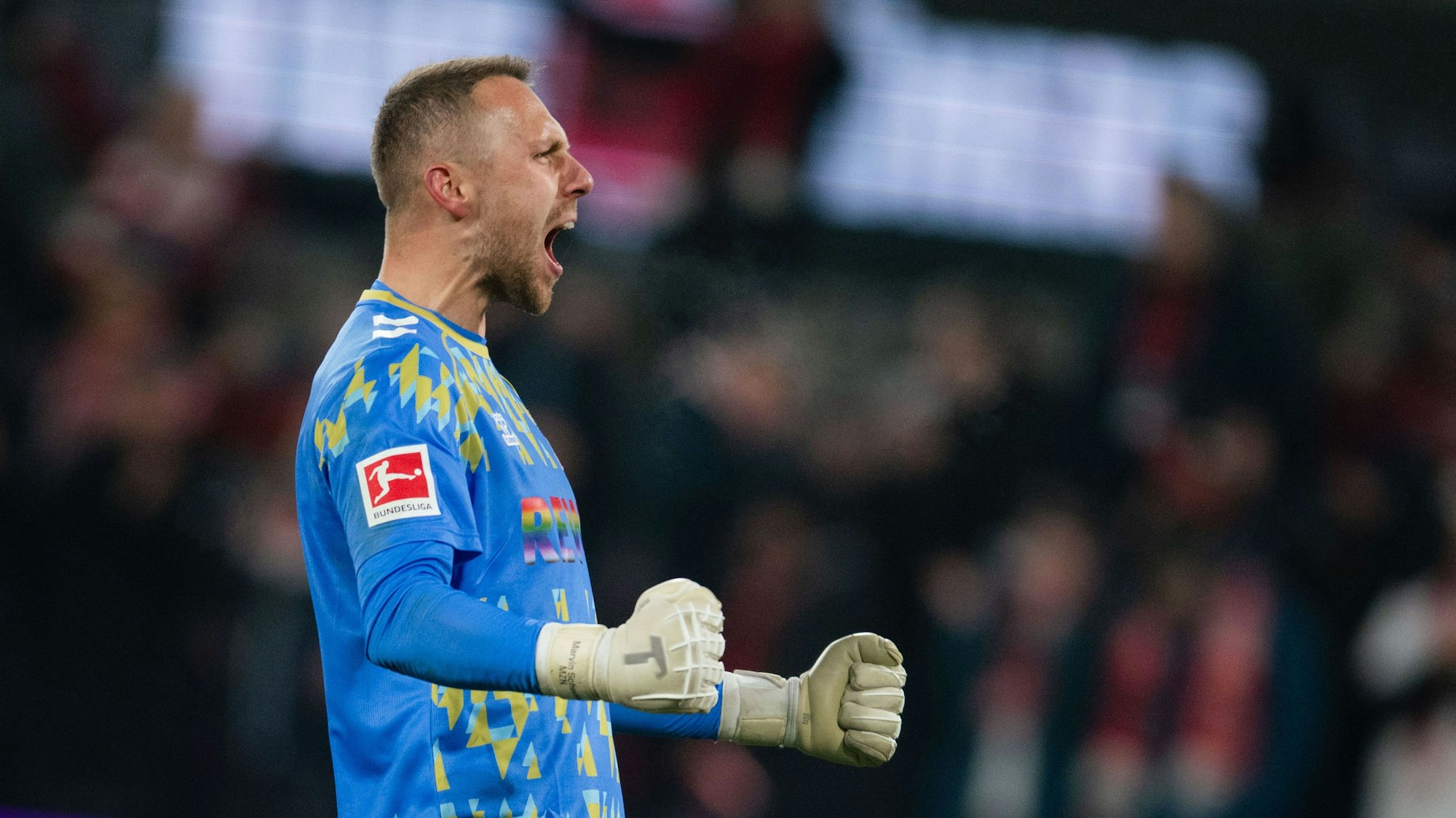 Torwart Marvin Schwäbe hat dem FC den Sieg gegen Wolfsburg gerettet.