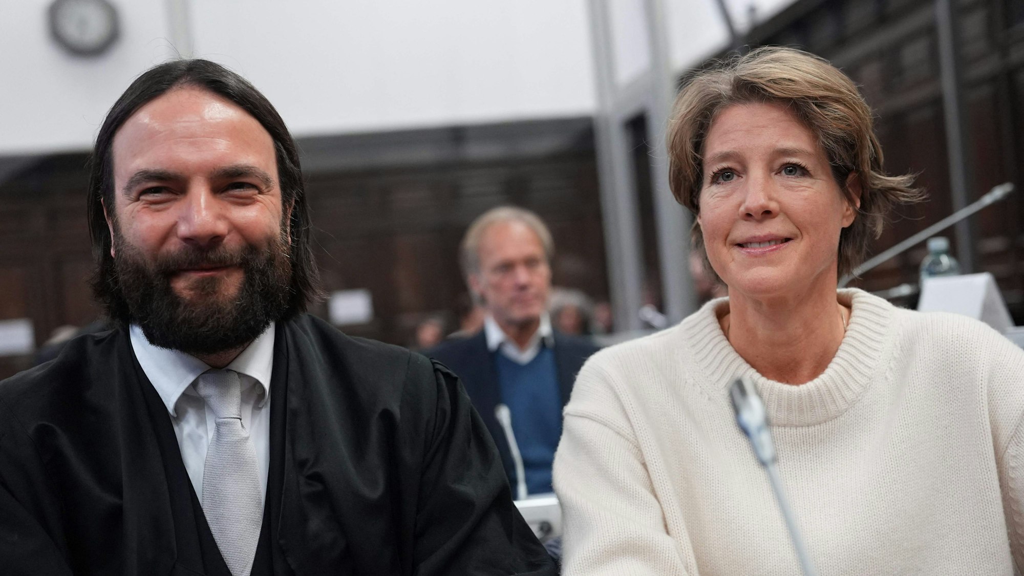 Christina Block und ihr Anwalt Ingo Bott. im Hintergrund ist Gerhard Delling.