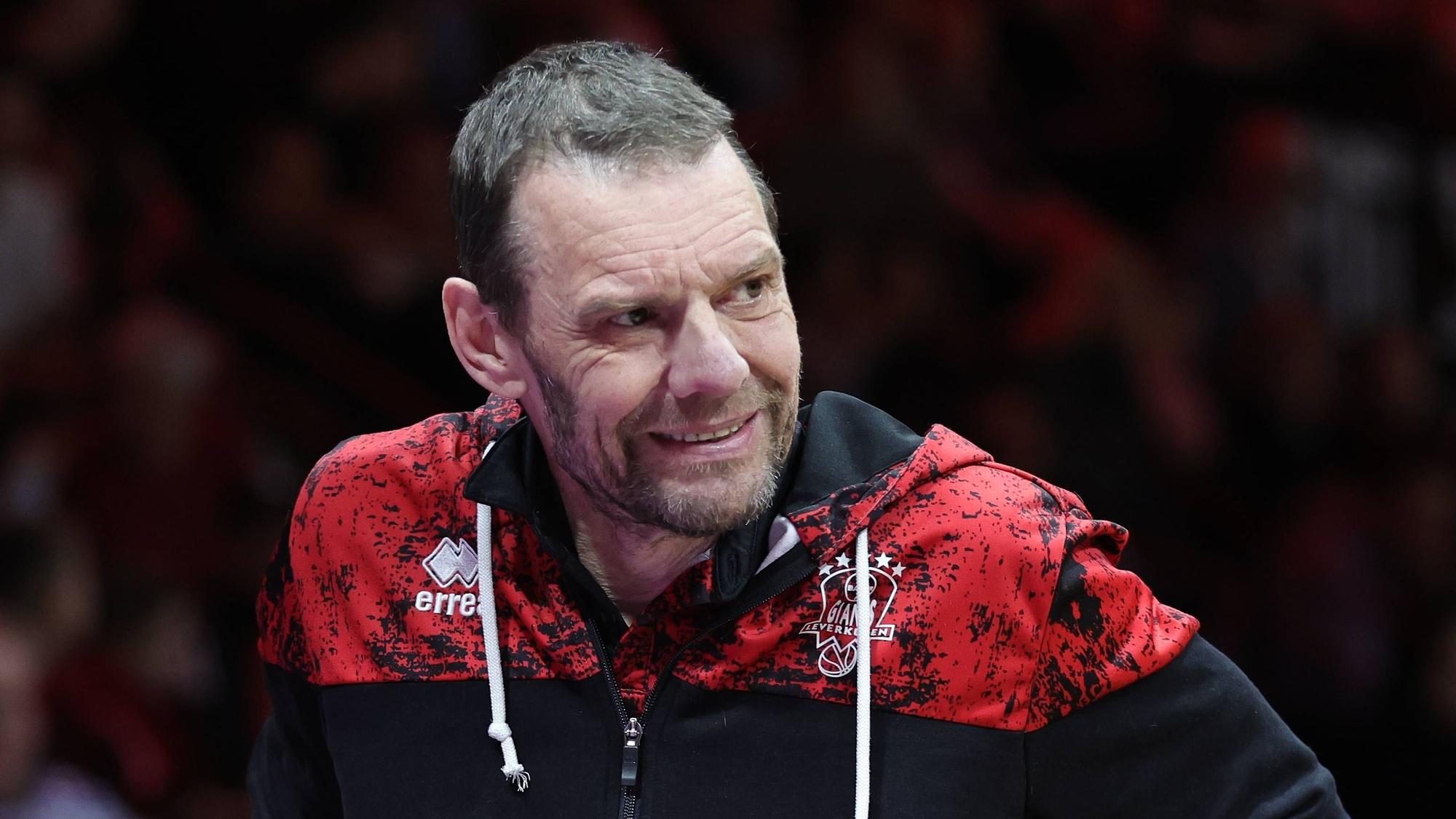 18.01.2026 - Basketball - Saison 2025 2026 - 2. Bundesliga Pro-A - 18. Spieltag: Nürnberg Falcons Basketball Club NBC - Bayer Giants Leverkusen - Sportfoto Zink / DaMa - xdaxmax - Michael Mike Koch Trainer Headcoach Bayer Giants Leverkusen nachdenklich enttäuscht / Enttäuschung *** 18 01 2026 Basketball Season 2025 2026 2 Bundesliga Pro A 18 Matchday Nuremberg Falcons Basketball Club NBC Bayer Giants Leverkusen Sportfoto Zink DaMa xdaxmax Michael Mike Koch Coach Headcoach Bayer Giants Leverkusen thoughtful disappointed disappointment