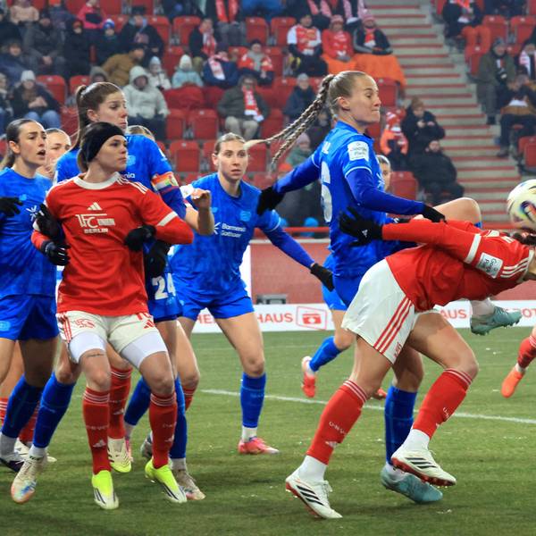 DEU, 2.BL, Frauen, 1.FC Union vs. Bayer Leverkusen, / 23.01.2026, Stadion Alte Foersterei, Berlin, DEU, 2.BL, Frauen, 1.FC Union vs. Bayer Leverkusen, im Bild: Eckball, Tysiak Amber1.FC Union Berlin 26, Vidal Juliette Bayer Leverkusen 56 DFL - regulations prohibit any use of Photographs as image sequences and/or quasi-video *** DEU, 2 BL, Frauen, 1 FC Union vs Bayer Leverkusen, 23 01 2026, Stadion Alte Foersterei, Berlin, DEU, 2 BL, Frauen, 1 FC Union vs Bayer Leverkusen, im Bild Eckball, Tysiak Amber 1 FC Union Berlin 26 , Vidal Juliette Bayer Leverkusen 56 DFL regulations prohibit any use of Photographs as image sequences and or quasi video nordphotoxGmbHx/xEngler nph00076