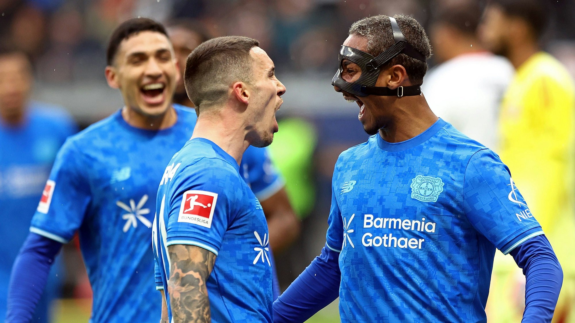 31.01.2026, xovx, Fußball Fußball Bundesliga, Eintracht Frankfurt - Bayer 04 Leverkusen Jubel bei v.l. Alejandro Grimaldo Bayer 04 Leverkusen und Arthur Bayer 04 Leverkusen nach dem Tor zum 0:1 DFL/DFB REGULATIONS PROHIBIT ANY USE OF PHOTOGRAPHS as IMAGE SEQUENCES and/or QUASI-VIDEO emspor Frankfurt *** 31 01 2026, xovx, Fußball Fußball Bundesliga, Eintracht Frankfurt Bayer 04 Leverkusen cheering at v l Alejandro Grimaldo Bayer 04 Leverkusen and Arthur Bayer 04 Leverkusen after the goal to 0 1 DFL DFB REGULATIONS PROHIBIT ANY USE OF PHOTOGRAPHS as IMAGE SEQUENCES and or QUASI VIDEO emspor Frankfurt