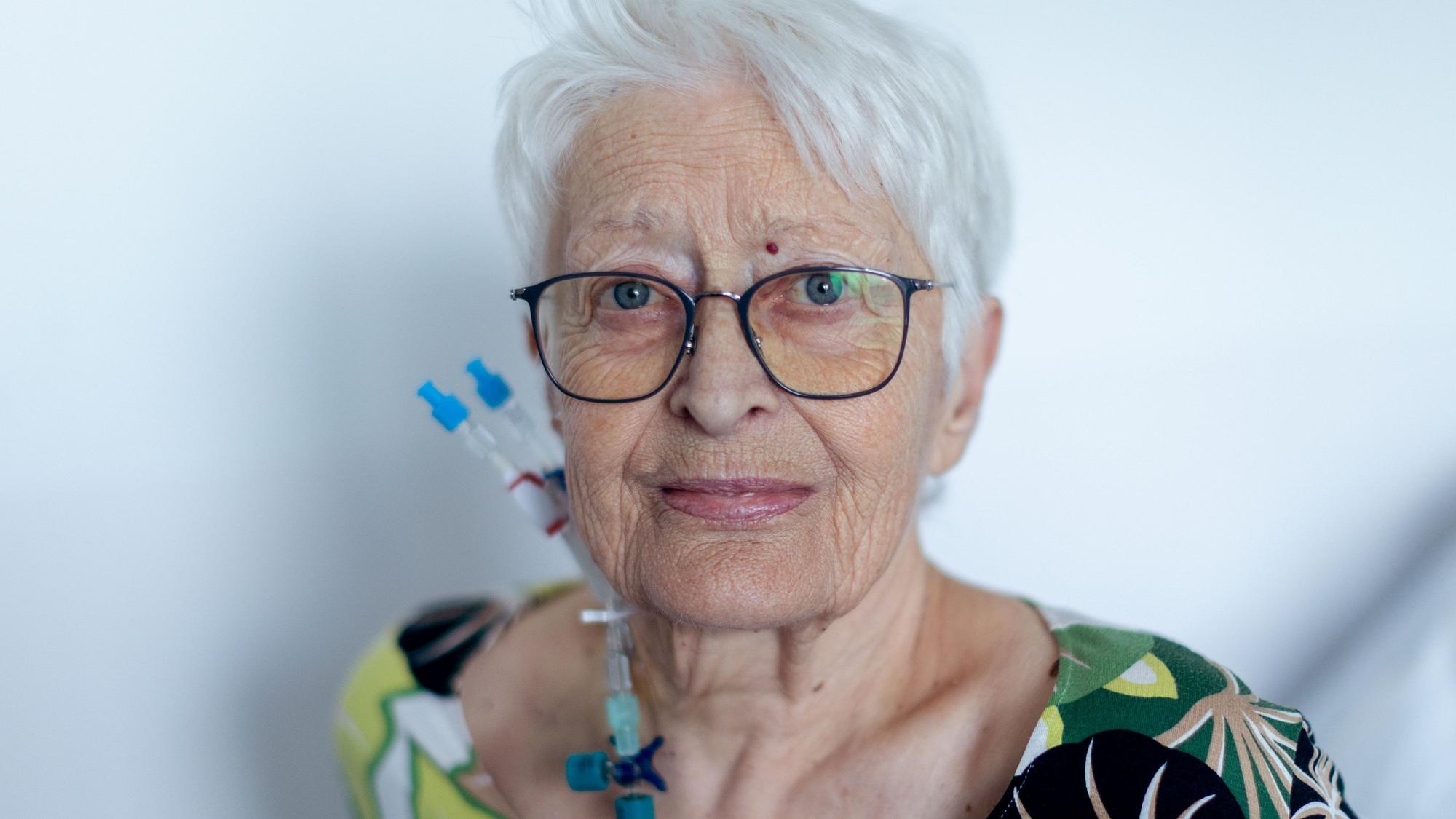Marguerite Rinkens (78) wartet noch vier Tage, bis ihre T-Zellen so gut trainiert sind, dass sie den Krebs in ihrem Körper bekämpfen können.