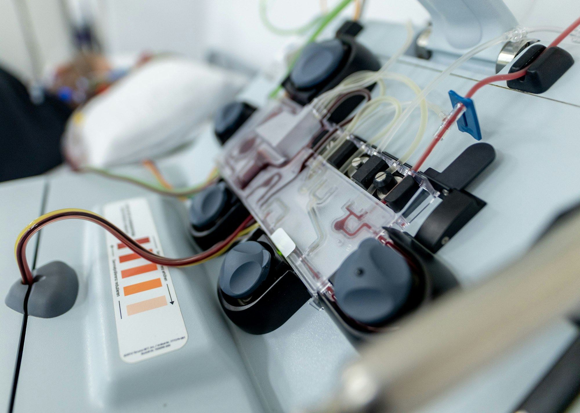 30.01.2026, Köln: In der Uniklinik werden CAR-T-Zellen hergestellt, die Krebs bekämpfen. Reportage von der Blutwäsche bis zur Zellproduktion - Ein Laborbesuch zum Weltkrebstag. Foto: Thilo Schmülgen