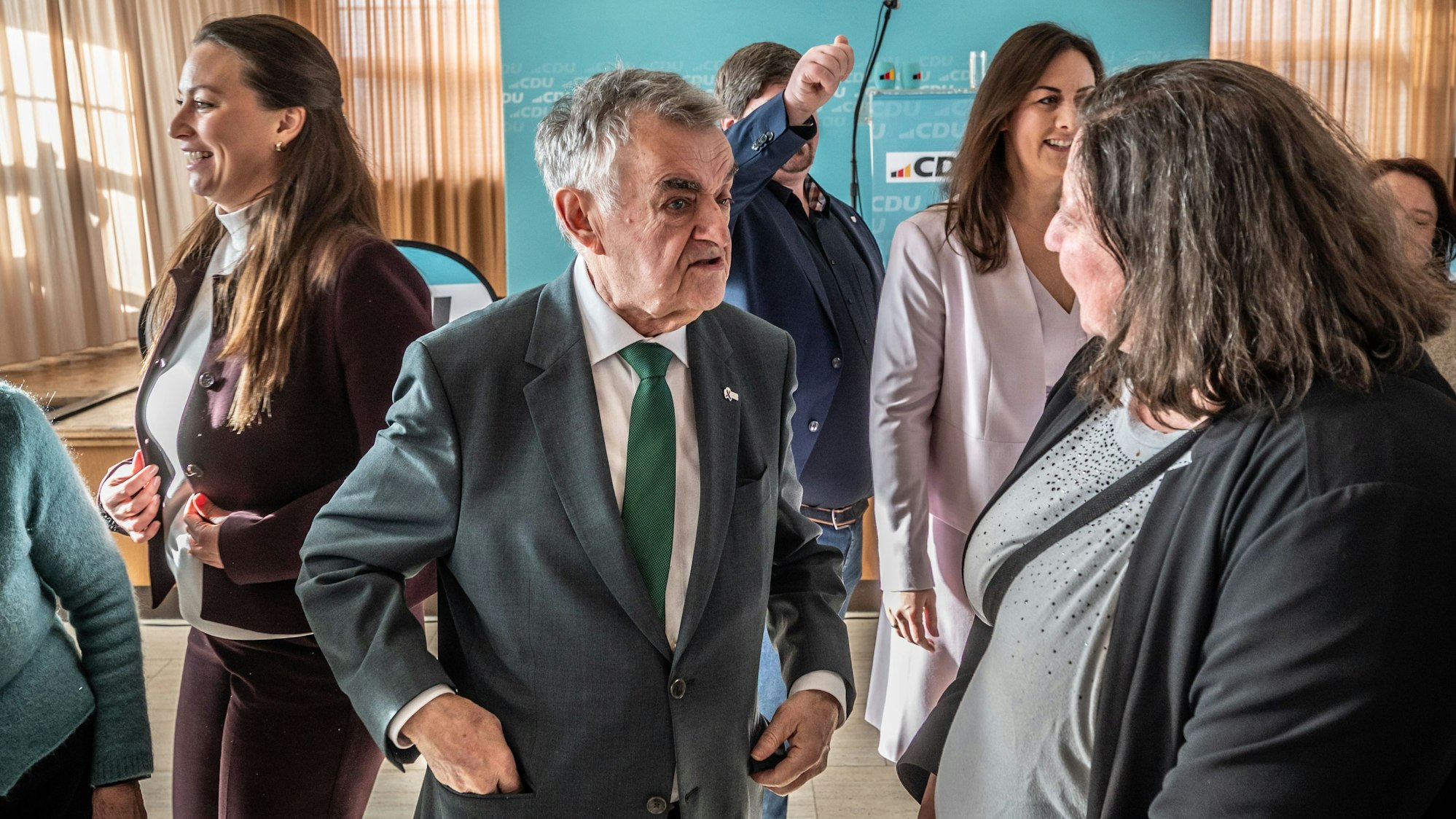 CDU-Leichlingen Neujahrsempfang in Haus Klippenberg, Herbert Reul. Links: Caroline Bosbach. Bild: Ralf Krieger