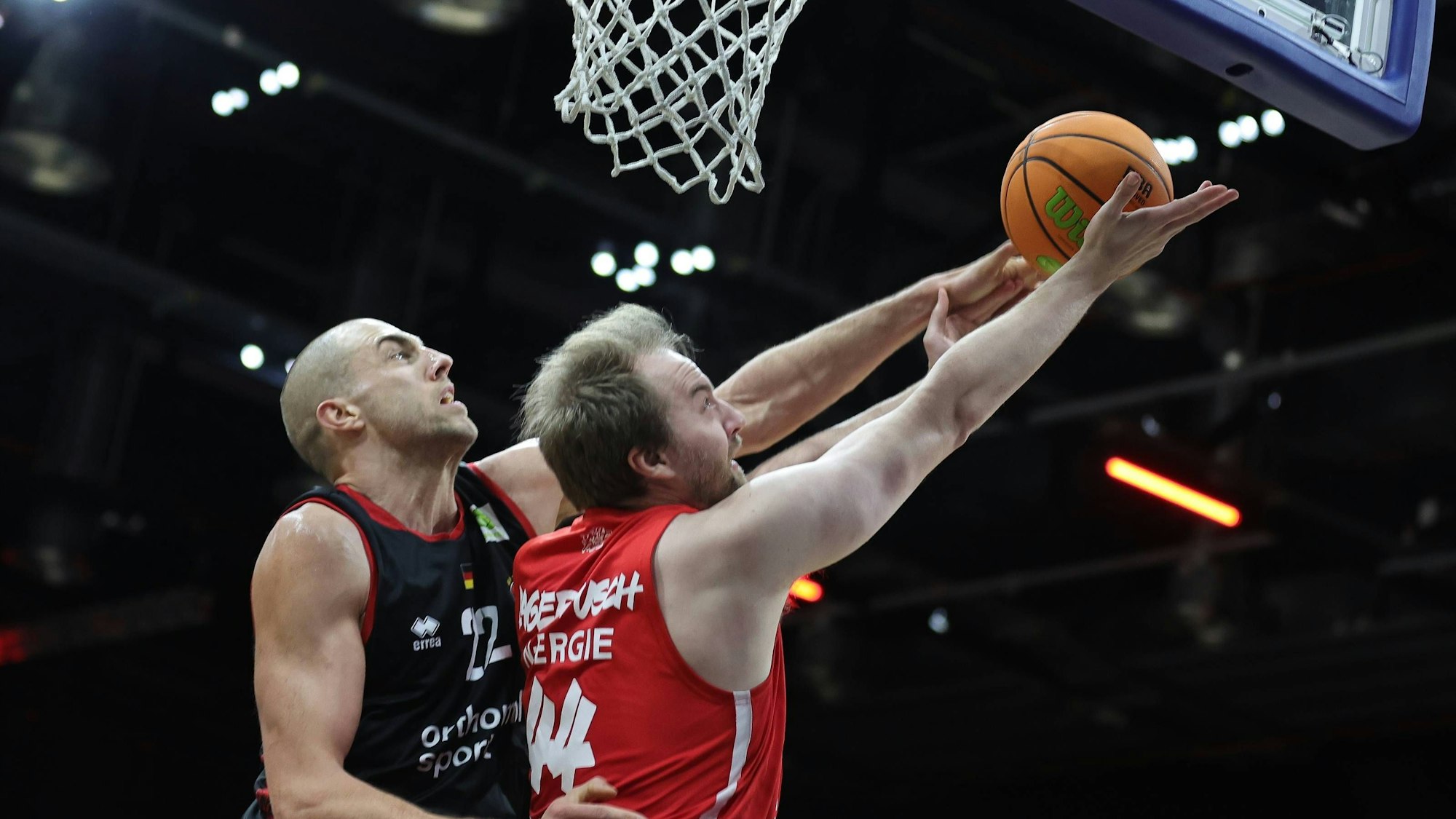 18.01.2026 - Basketball - Saison 2025 2026 - 2. Bundesliga Pro-A - 18. Spieltag: Nürnberg Falcons Basketball Club NBC - Bayer Giants Leverkusen - Sportfoto Zink / DaMa - xdaxmax - Dennis Heinzmann 22, Bayer Giants Leverkusen Lars Lagerpusch 44, Nürnberg Falcons BC NBC *** 18 01 2026 Basketball Season 2025 2026 2 Bundesliga Pro A 18 Matchday Nuremberg Falcons Basketball Club NBC Bayer Giants Leverkusen Sportfoto Zink DaMa xdaxmax Dennis Heinzmann 22, Bayer Giants Leverkusen Lars Lagerpusch 44, Nuremberg Falcons BC NBC