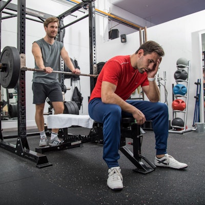 Anfang Januar sind die Fitnessstudios voll, die Vorsätze frisch. Im Februar ändert sich das.