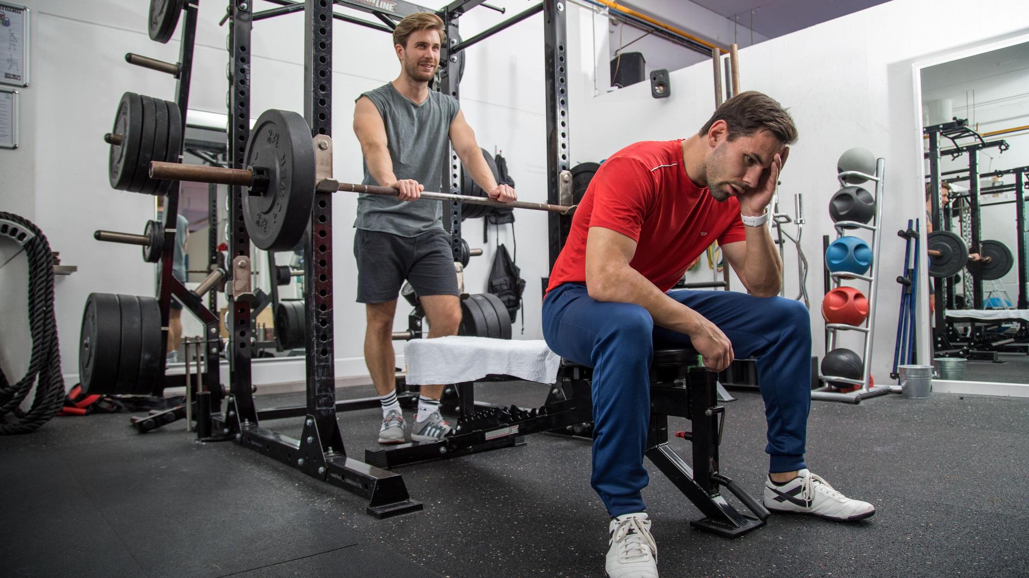 Anfang Januar sind die Fitnessstudios voll, die Vorsätze frisch. Im Februar ändert sich das.