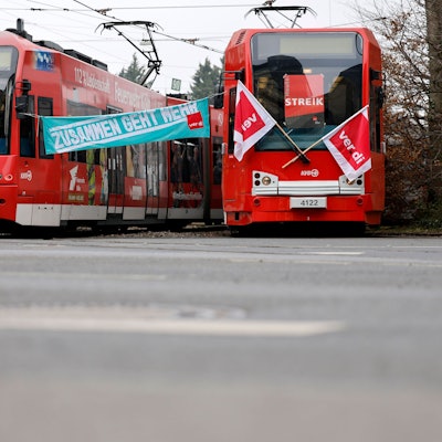 Die Bahnen der KVB stehen stehen am Montag, 2. Februar, wegen eines Warnstreiks still. (Symbolbild)