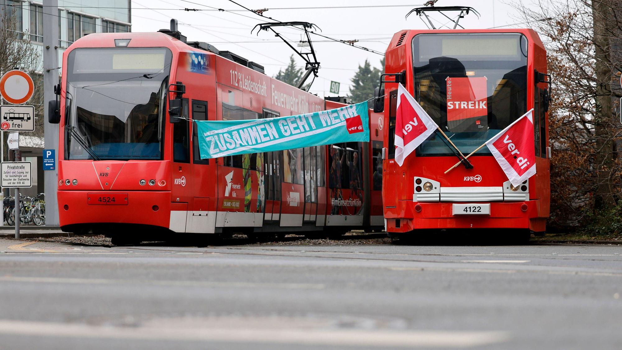 Die Bahnen der KVB stehen stehen am Montag, 2. Februar, wegen eines Warnstreiks still. (Symbolbild)