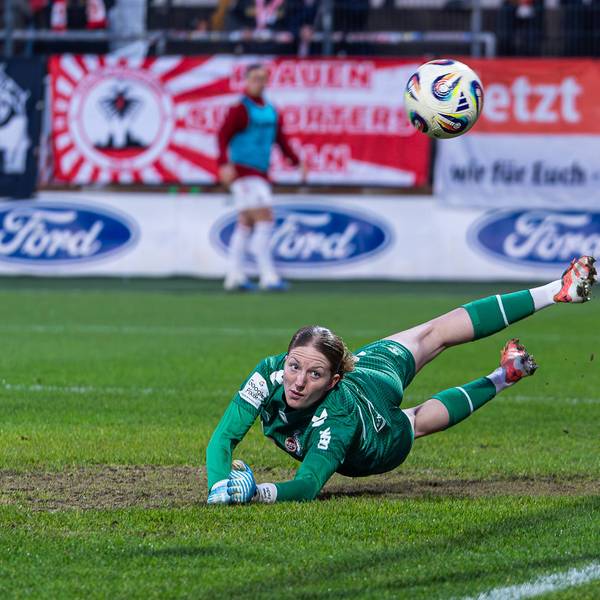 Irina Fuchs 1. FC Koeln, 34 mit einer Parade 1. FC Koeln vs. FC Carl Zeiss Jena, Fußball, Frauen Bundesliga, Google Pixel Frauen Bundesliga, 13. Spieltag, Saison 2025/2026, 14.12.2025 DFB REGULATIONS PROHIBIT ANY USE OF PHOTOGRAPHS AS IMAGE SEQUENCES AND/OR QUASI-VIDEO, 1. FC Koeln vs. FC Carl Zeiss Jena, Fußball, Frauen Bundesliga, Google Pixel Frauen Bundesliga, 13. Spieltag, Saison 2025/2026, 14.12.2025 Koeln *** Irina Fuchs 1 FC Koeln, 34 with a parade 1 FC Koeln vs FC Carl Zeiss Jena, Football, Womens Bundesliga, Google Pixel Womens Bundesliga, Matchday 13, Season 2025 2026, 14 12 2025 DFB REGULATIONS PROHIBIT ANY USE OF PHOTOGRAPHS AS IMAGE SEQUENCES AND OR QUASI VIDEO, 1 FC Koeln vs FC Carl Zeiss Jena, Football, Womens Bundesliga, Google Pixel Womens Bundesliga, Matchday 13, Season 2025 2026, 14 12 2025 Koeln Copyright: xEibner-Pressefoto/DamianxKruczynx EP_DKI