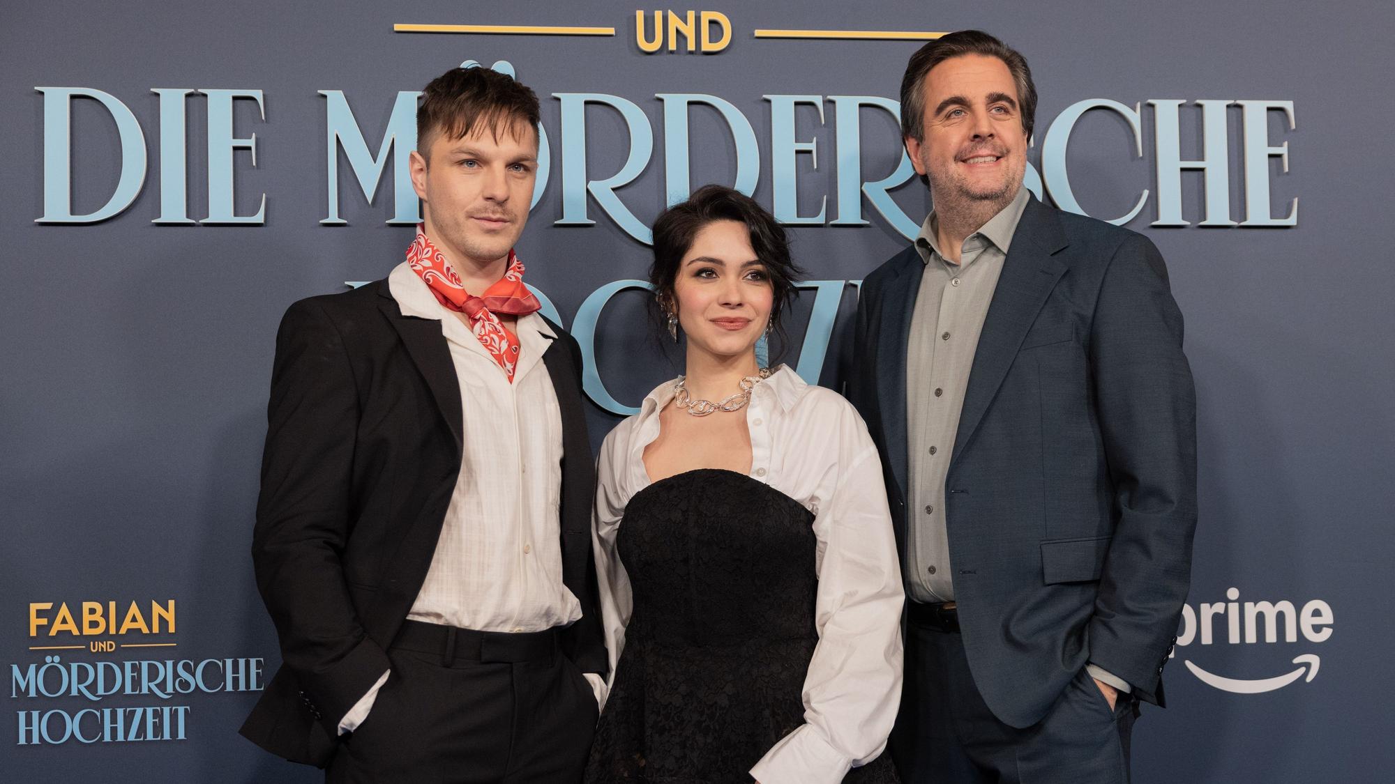 Schauspielerin Tamara Romera Gines und Schauspieler Anton Dreger mit Bastian Pastewka.