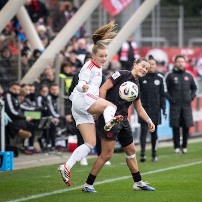 Frauen Fußball-Bundesliga Bayer 04 Leverkusen - 1. FC Nürnberg, 31.01.2026 Luisa Guttenberger 1. FC Nürnberg, 4, Julia Mickenhagen Bayer 04 Leverkusen, 18 im Zweikampf Bayer 04 Leverkusen - 1. FC Nürnberg an Spieltag 16 der Google Pixel Frauen-Bundesliga am 31.01.2026 im Ulrich-Haberland-Stadion in Leverkusen Nordrhein-Westfalen. DFL REGULATIONS PROHIBIT ANY USE OF PHOTOGRAPHS AS IMAGE SEQUENCES AND/OR QUASI-VIDEO. *** Womens Soccer Bundesliga Bayer 04 Leverkusen 1 FC Nürnberg, 31 01 2026 Luisa Guttenberger 1 FC Nürnberg, 4 , Julia Mickenhagen Bayer 04 Leverkusen, 18 in duel Bayer 04 Leverkusen 1 FC Nürnberg on matchday 16 of the Google Pixel Womens Bundesliga on 31 01 2026 at Ulrich Haberland Stadion in Leverkusen Nordrhein Westfalen DFL REGULATIONS PROHIBIT ANY USE OF PHOTOGRAPHS AS IMAGE SEQUENCES AND OR QUASI VIDEO Copyright: xBEAUTIFULxSPORTS/AxelxKohringx