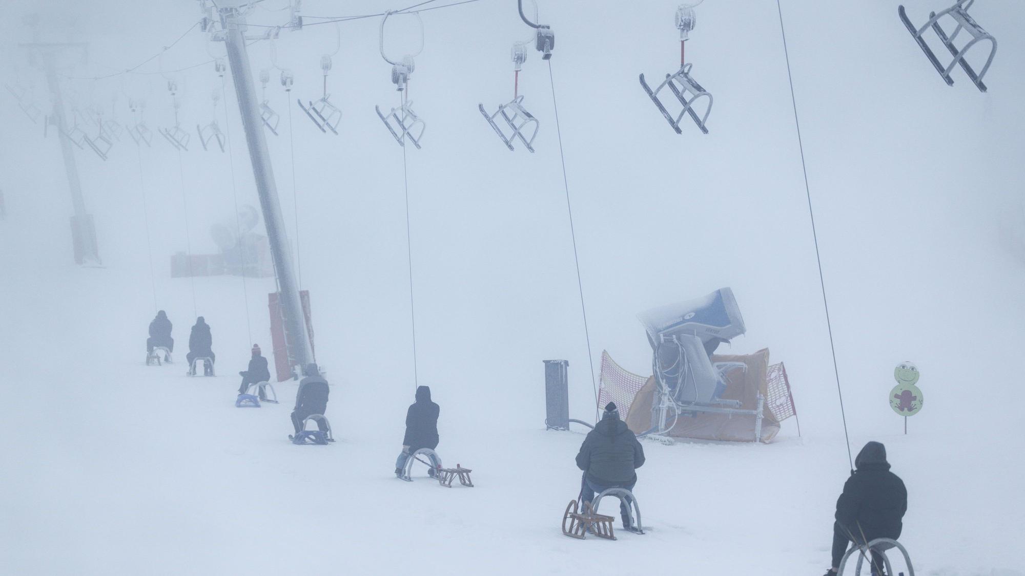 Winterberg: Blick auf die Ski- und Rodelpisten im Familienskigebiet Sahnehang 2024.