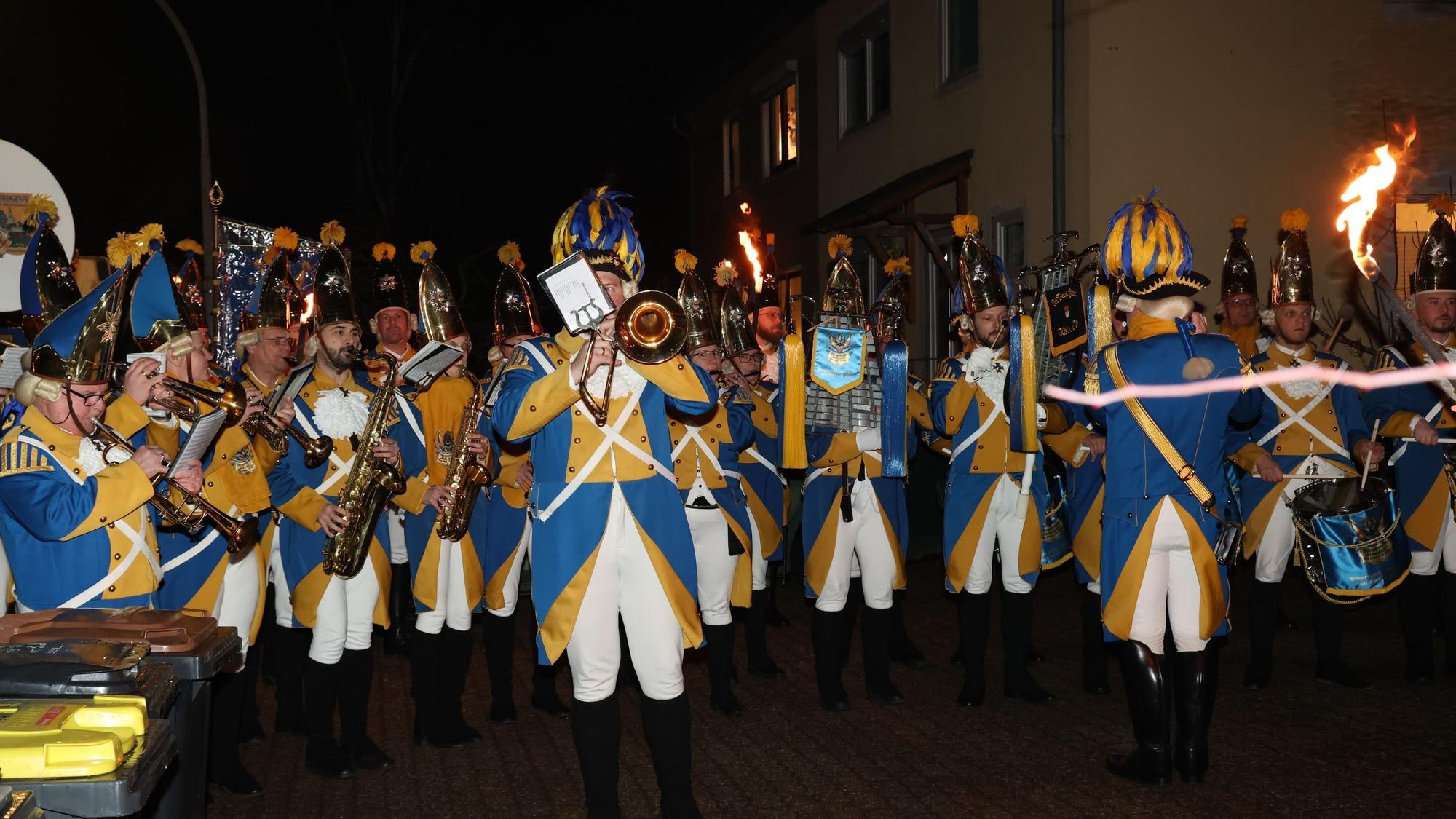 Der Spielmannszug der Bürgergarde blau-gold.