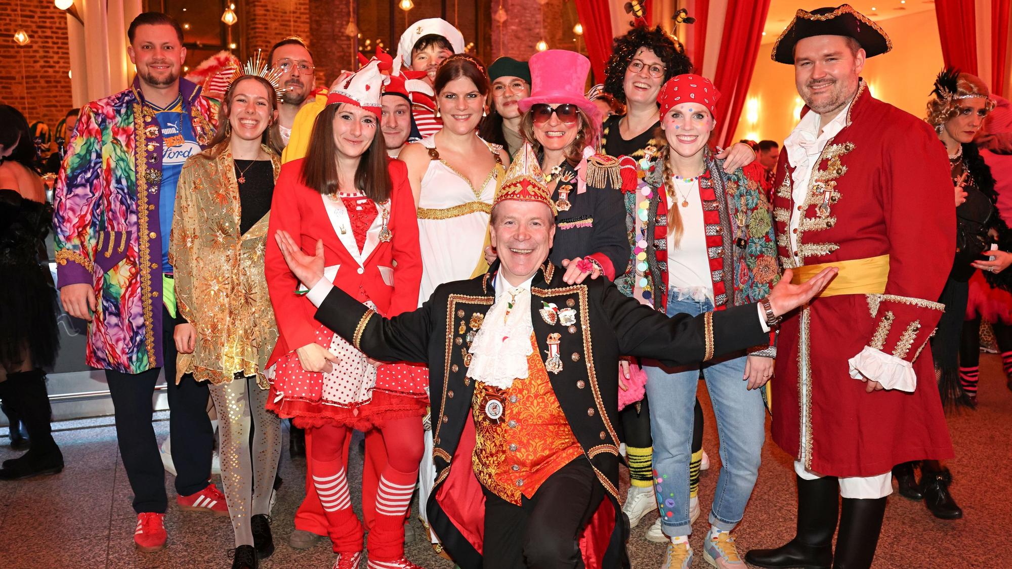 Christoph Kuckelkorn mit seinem Mitarbeiterteam.
