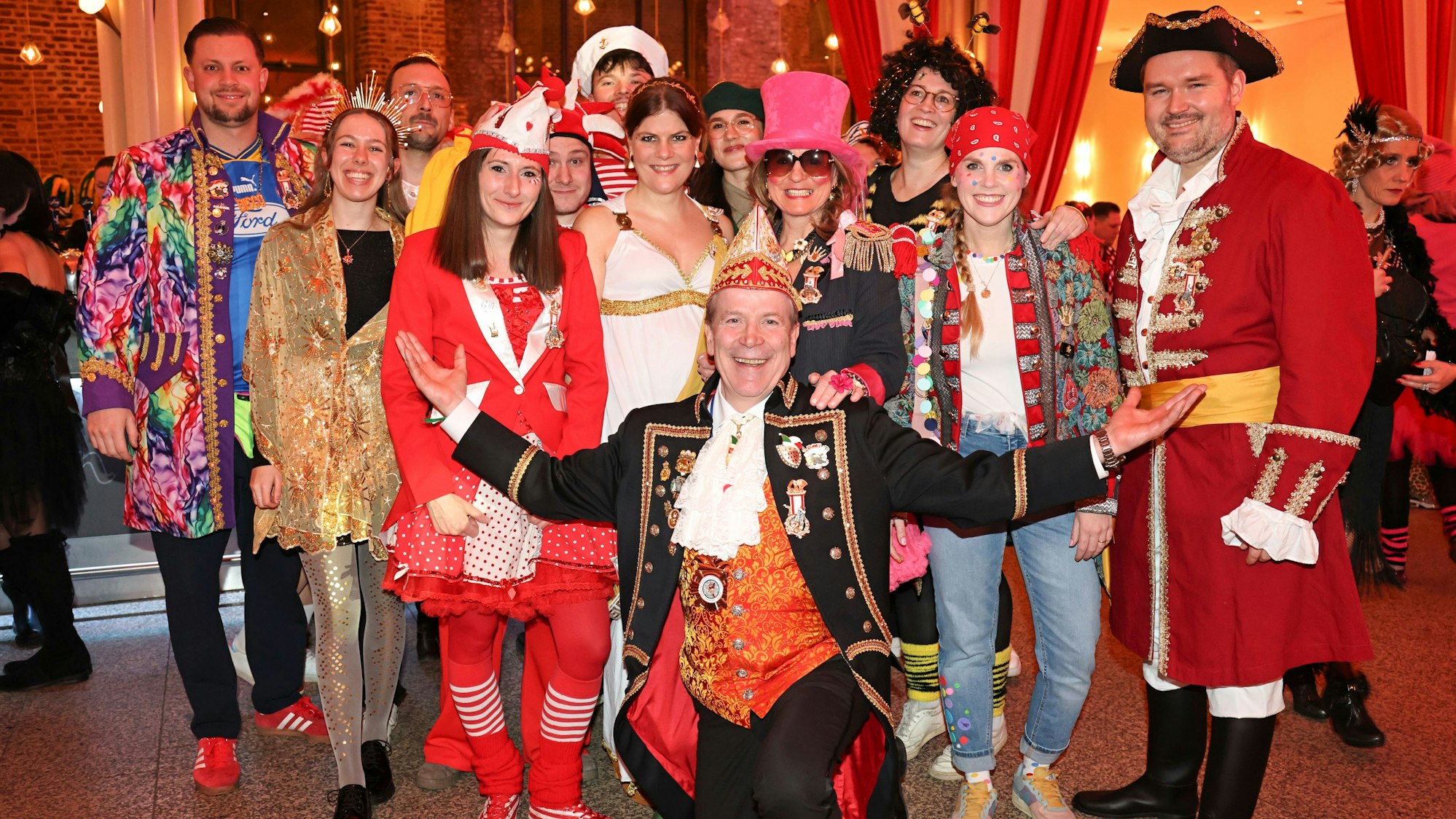 Christoph Kuckelkorn mit seinem Mitarbeiterteam.