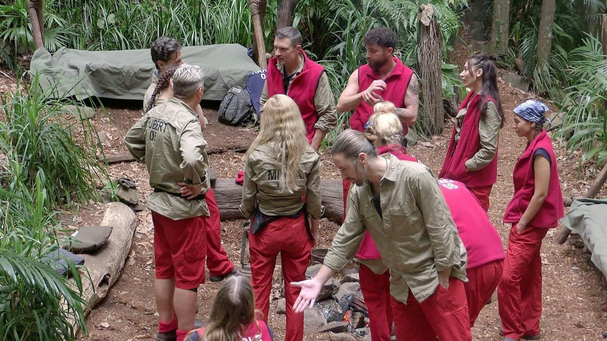 Beim Abschied aus dem Camp hatte Nicole Gil den Handschlag verweigert. „Ich mag dir nicht die Hand geben, sei nicht böse.“ (Bild: RTL)
