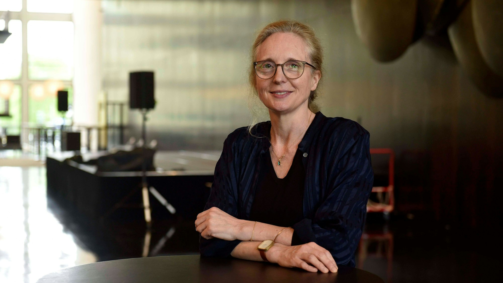 Uraufgeführt wurde auch „All that Dust“ von Komponistin Rebecca Saunders.