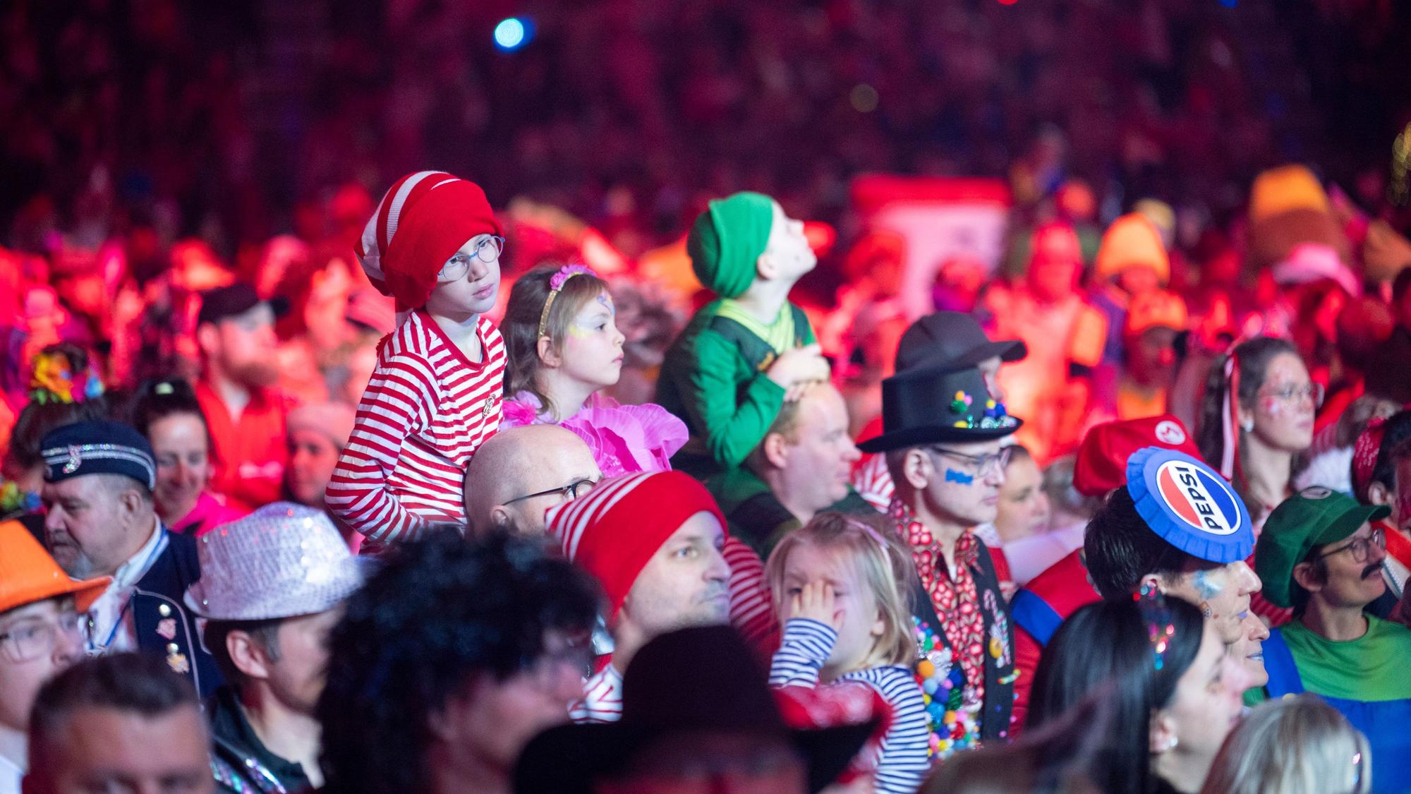 31.01.2026, Köln: Kinder feiern Karneval bei der lachenden PÄNZarena. Foto: Uwe Weiser