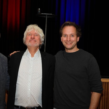 Gemeinsam hatten sie in Waldbröl bisher immer gut lachen (von links): Leo Wehling (Vorstandssprecher von „Waldbröl erleben“), der Kölner Kabarettist Jürgen Becker und Martin Finke (Geschäftsführer der „Wir für Waldbröl“-GmbH).