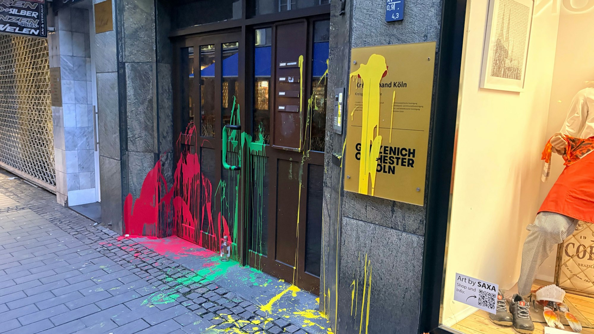 Der beschmierte Eingang der CDU-Parteizentrale.