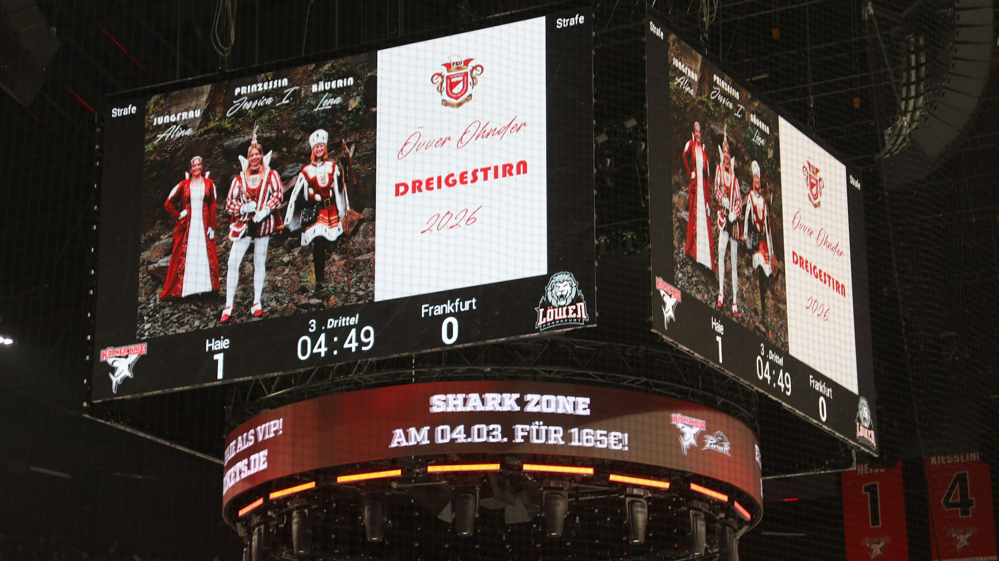 Das Oberodenthaler Dreigestirn ist auf dem Anzeige-Würfel unter der Arena-Decke zu sehen.