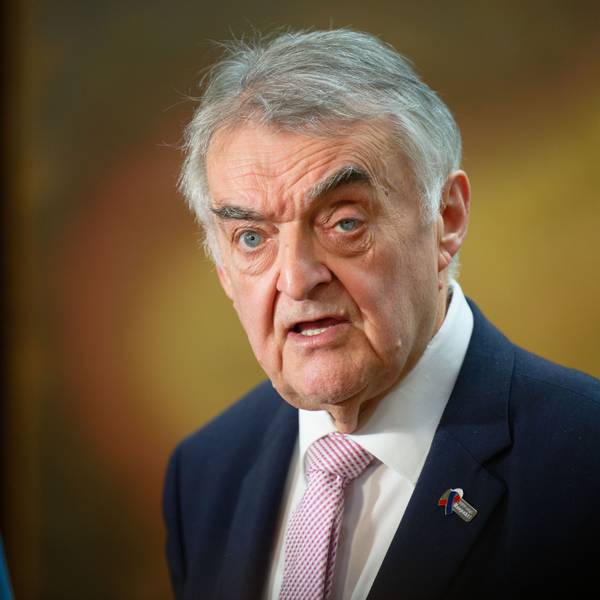 ARCHIV - 28.11.2025, Nordrhein-Westfalen, Düsseldorf: Herbert Reul (CDU), Innenminister des Landes Nordrhein-Westfalen, steht vor der Presse. (zu dpa: «Reul nach Millionen-Coup am Tatort») Foto: Henning Kaiser/dpa +++ dpa-Bildfunk +++