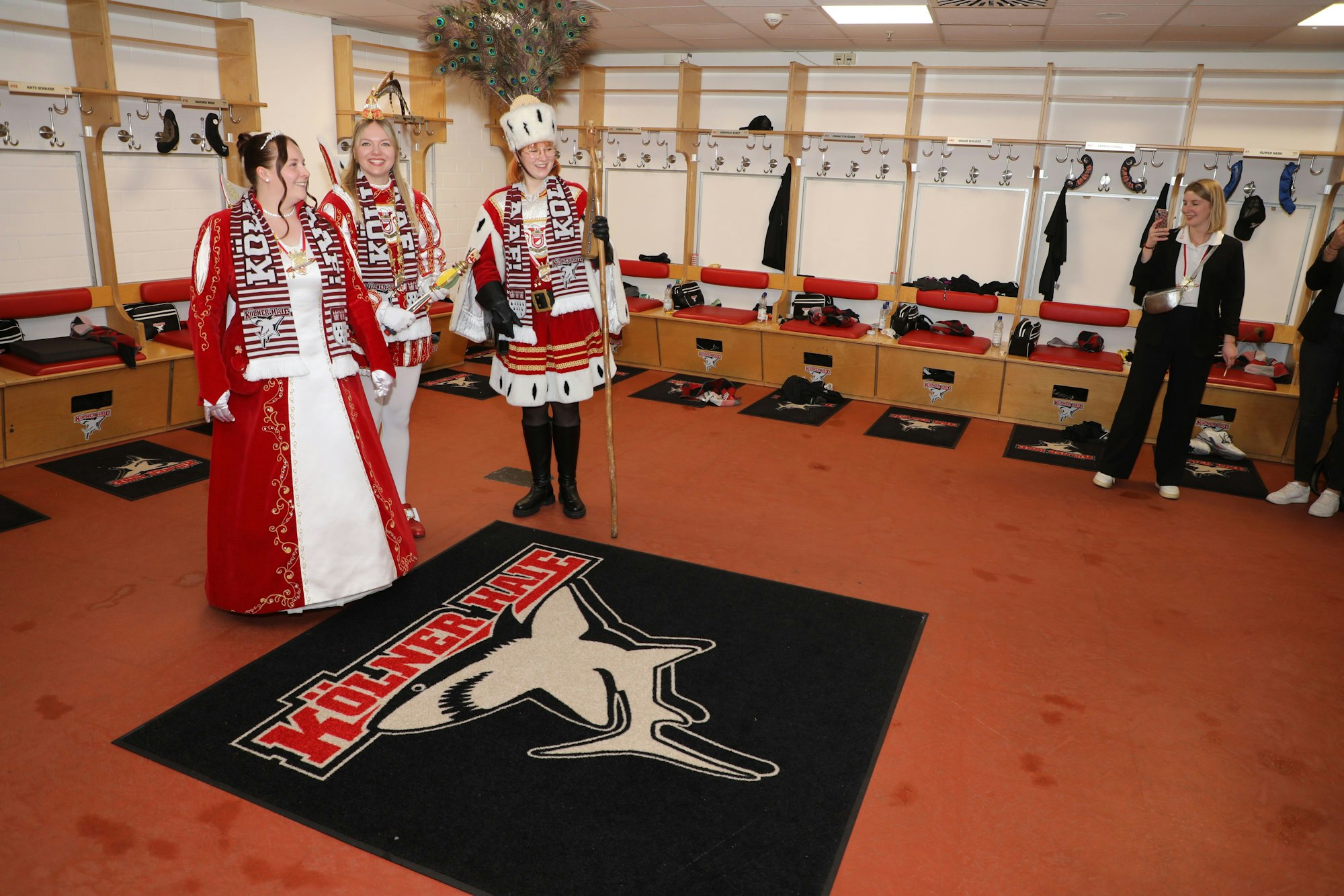 Oberodenthals Dreigestirn steht in der Spielerkabine.