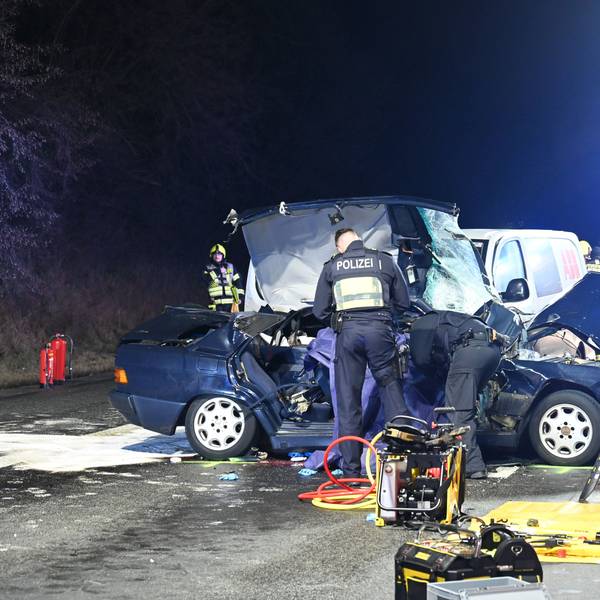 Bei dem Unfall auf der 61 kamen drei Menschen ums Leben. Für die Rettungskräfte alles andere als ein alltäglicher Einsatz.