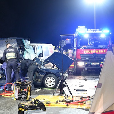 Bei dem Unfall auf der 61 kamen drei Menschen ums Leben. Für die Rettungskräfte alles andere als ein alltäglicher Einsatz.