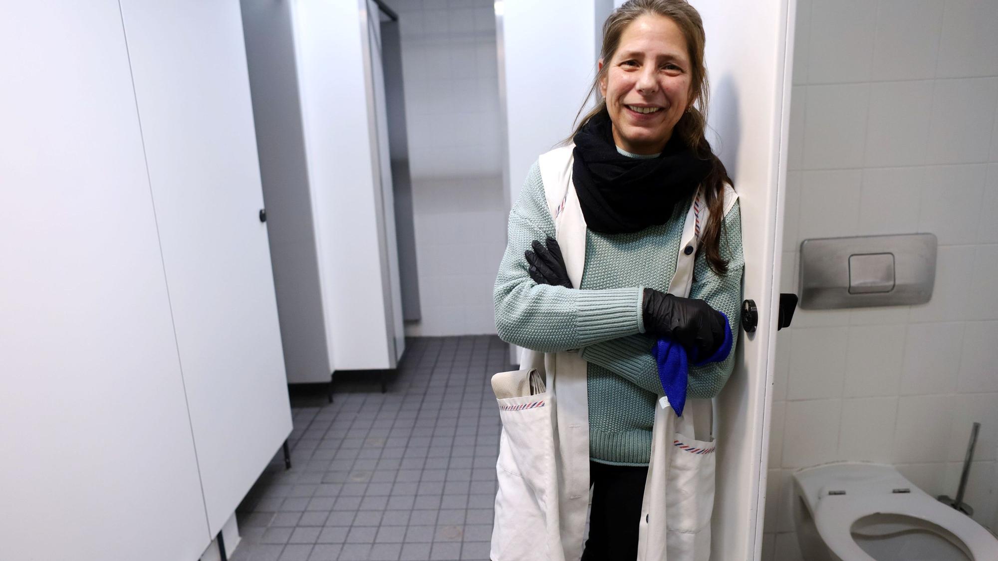 27.01.2026, Köln: "Heimliche Heldinnen" *erst zu Weiberfastnacht*: Treffen mit Sartory-Toilettenfrau Frau Hammer (Details kommen). Foto: Arton Krasniqi