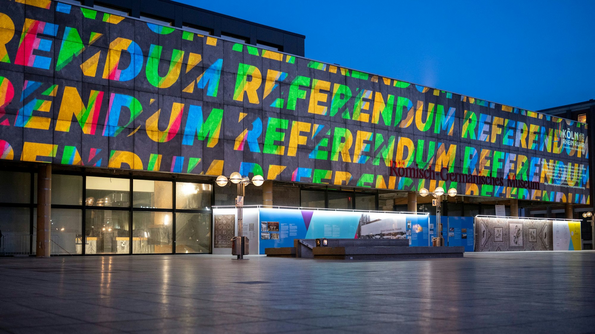 Mit einer Lichtinstallation am Römisch-Germanischen-Museum in Köln wirbt die Landesregierung für ihre Olympia-Kampagne.