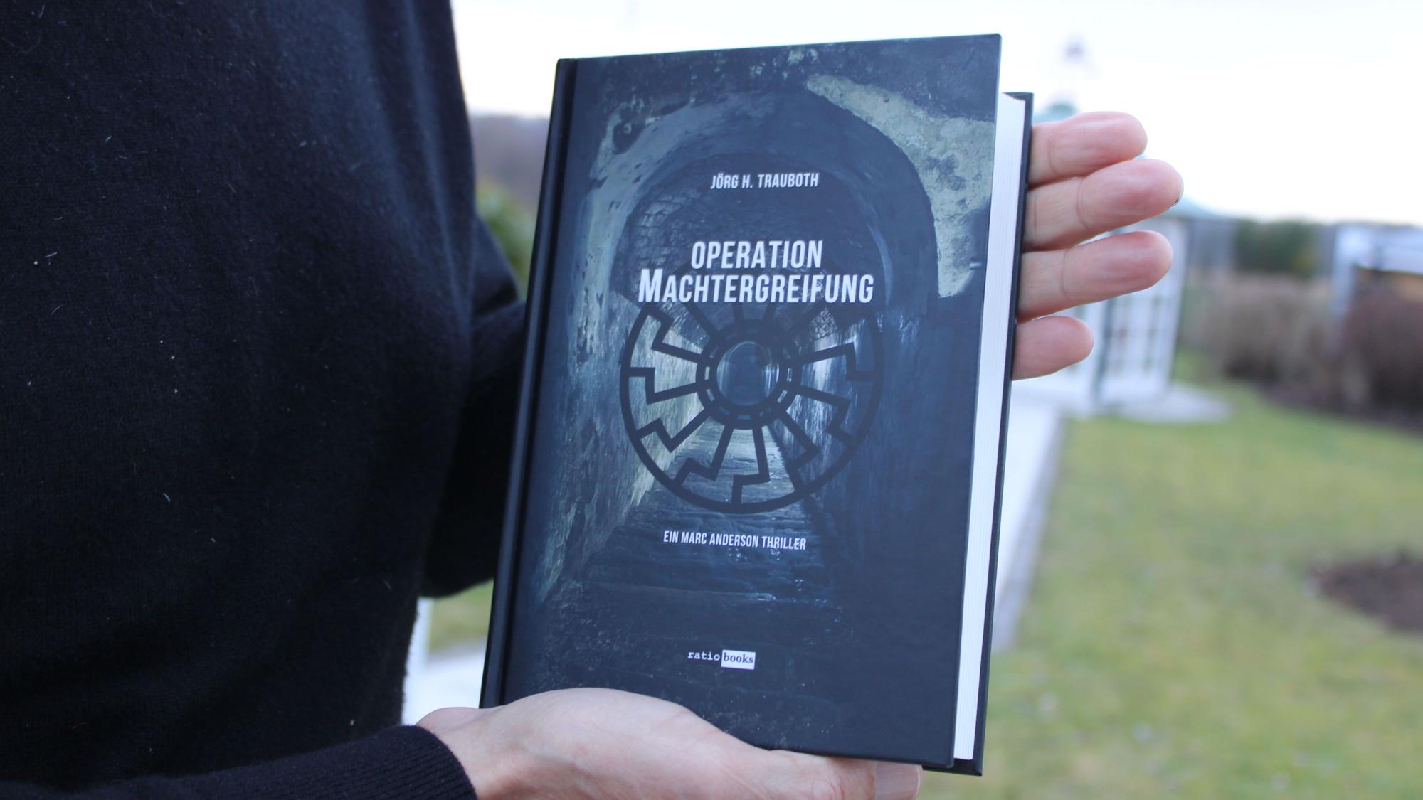 Jörg Trauboths aus Lohmar hat einen neuen Politthriller veröffentlicht: "Operation Machtergreifung"
