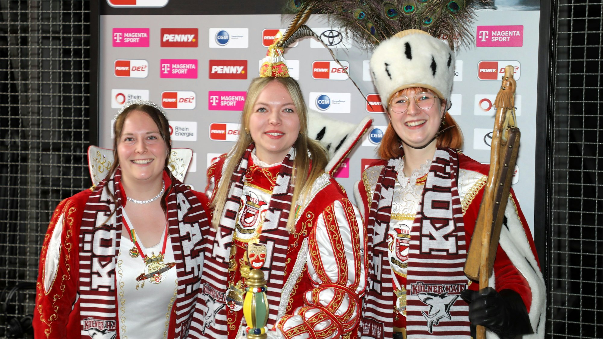 Das Oberodenthaler Dreigestirn steht vor eine Interview-Wand in der Lanxess-Arena.