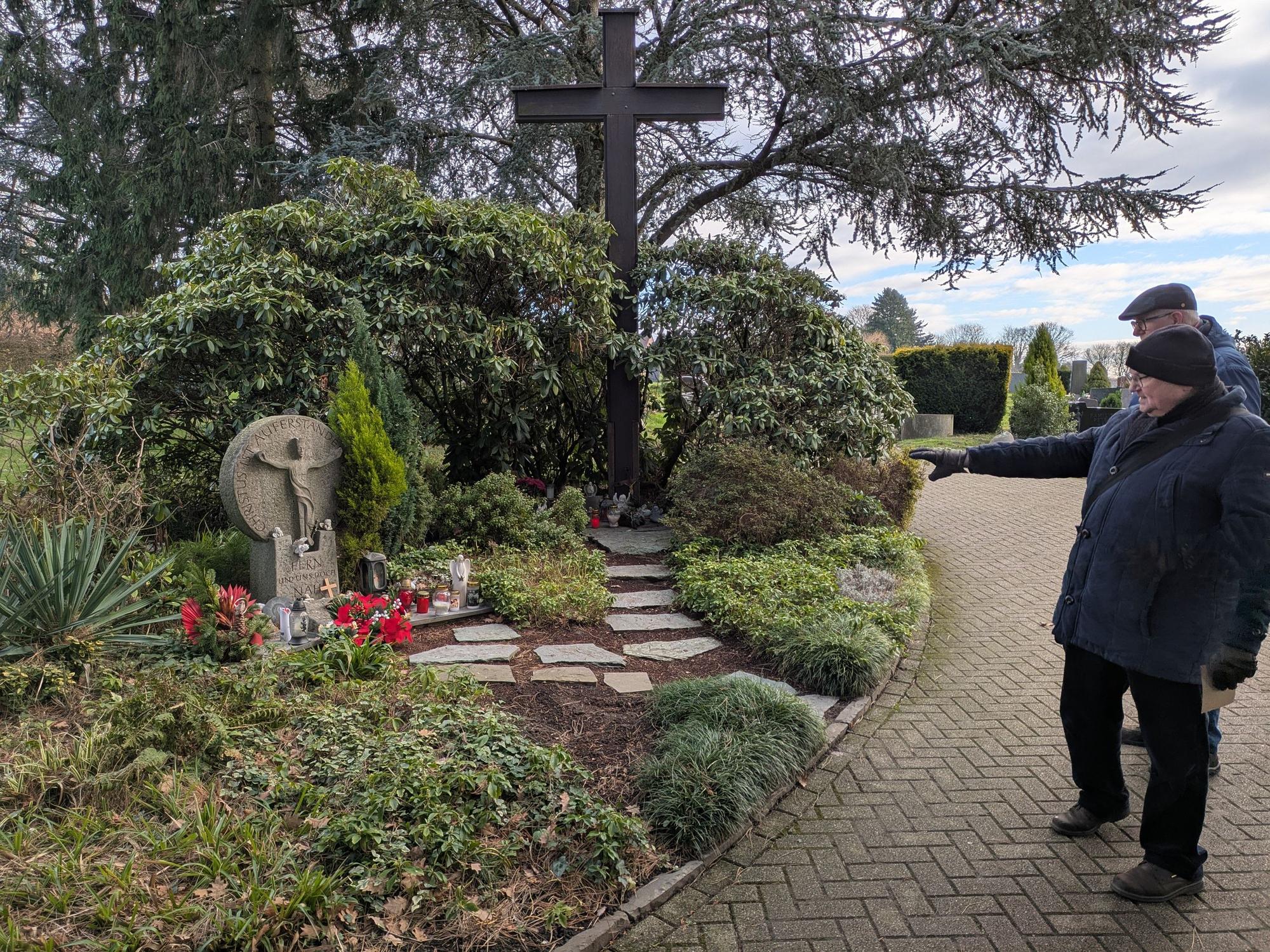 Die Gedenkstätte für die in der Ferne Bestatteten auf dem Friedhof Quettingen