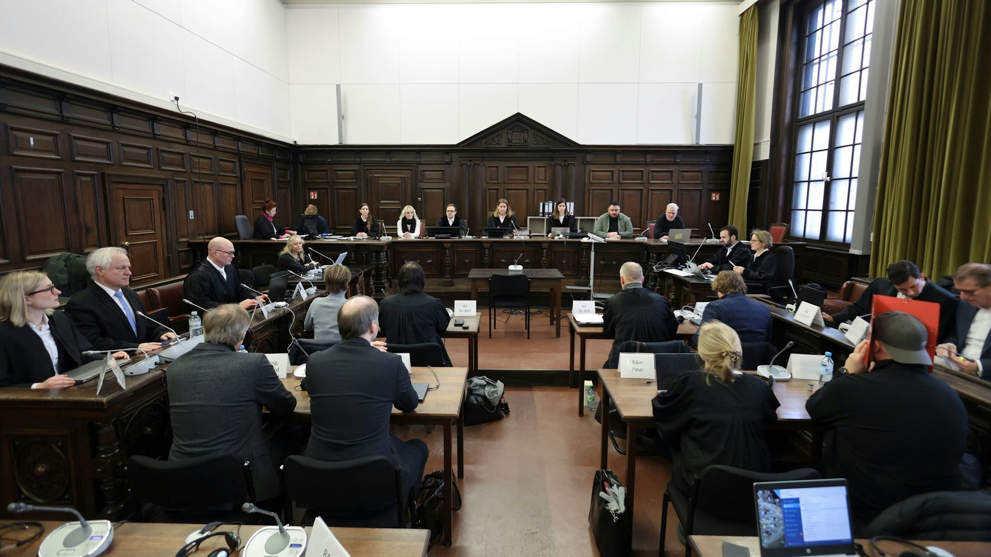 Zum sechsten Mal wird der mutmaßliche Chef der Entführer vom Gericht befragt.