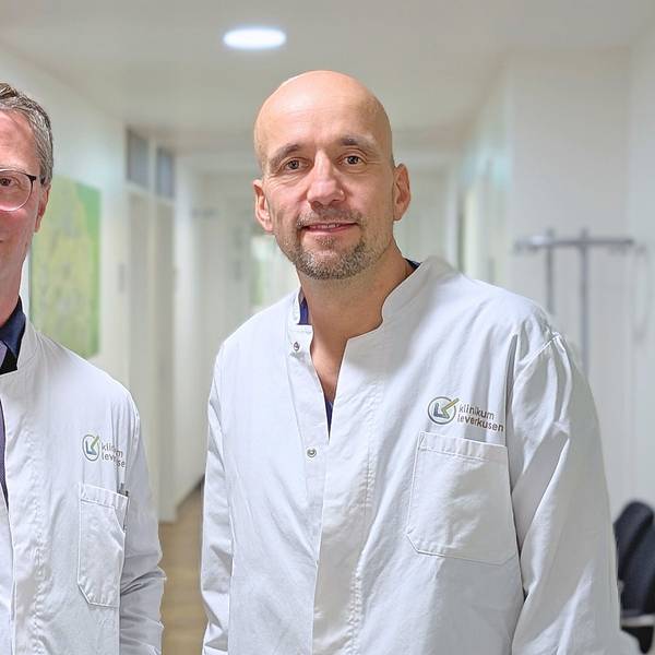 Dr. Marc Bönsch (r.) und Priv. -Doz. Dr. Sebastian Braun vom Klinikum Leverkusen.