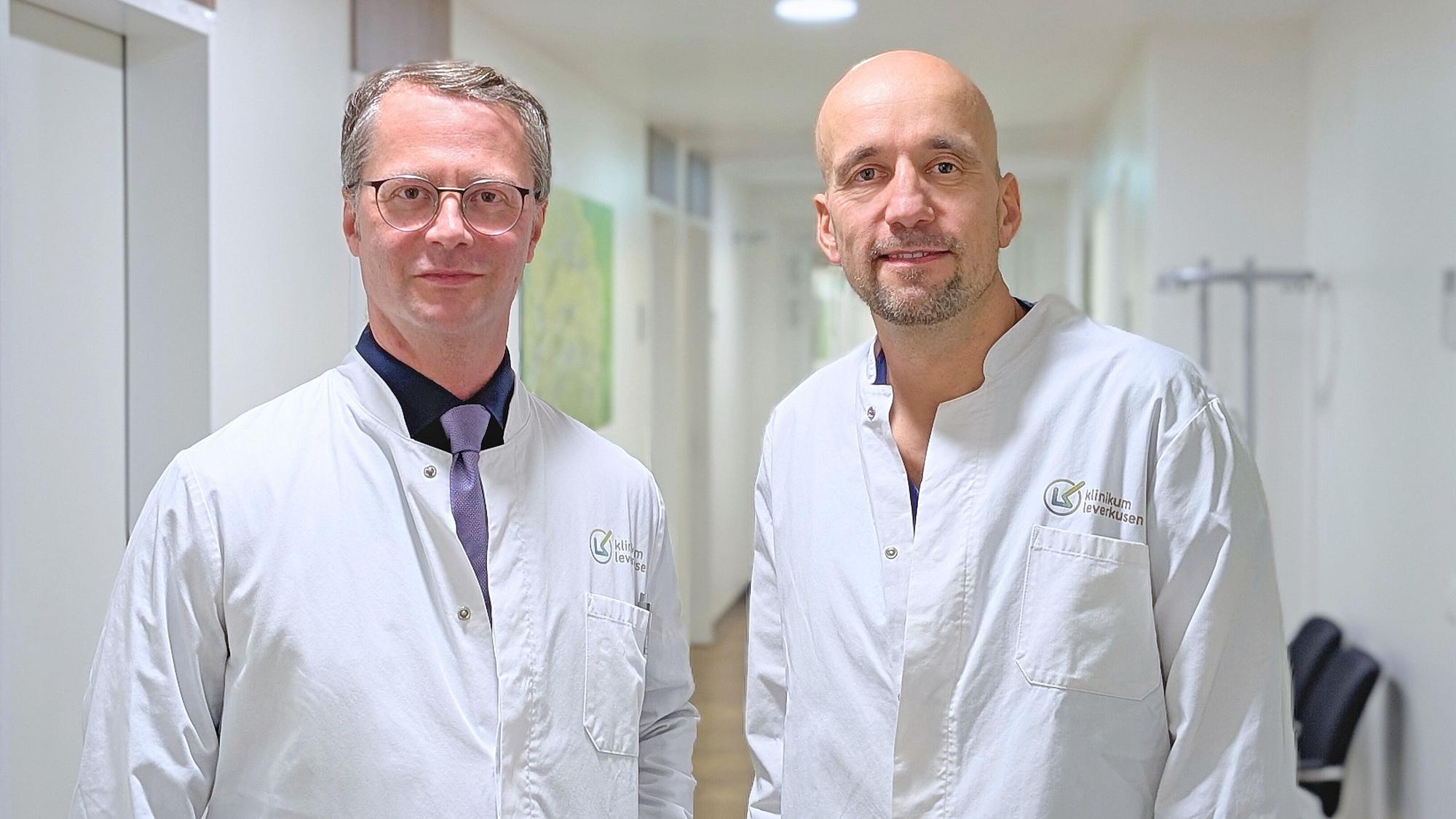 Dr. Marc Bönsch (r.) und Priv. -Doz. Dr. Sebastian Braun vom Klinikum Leverkusen.